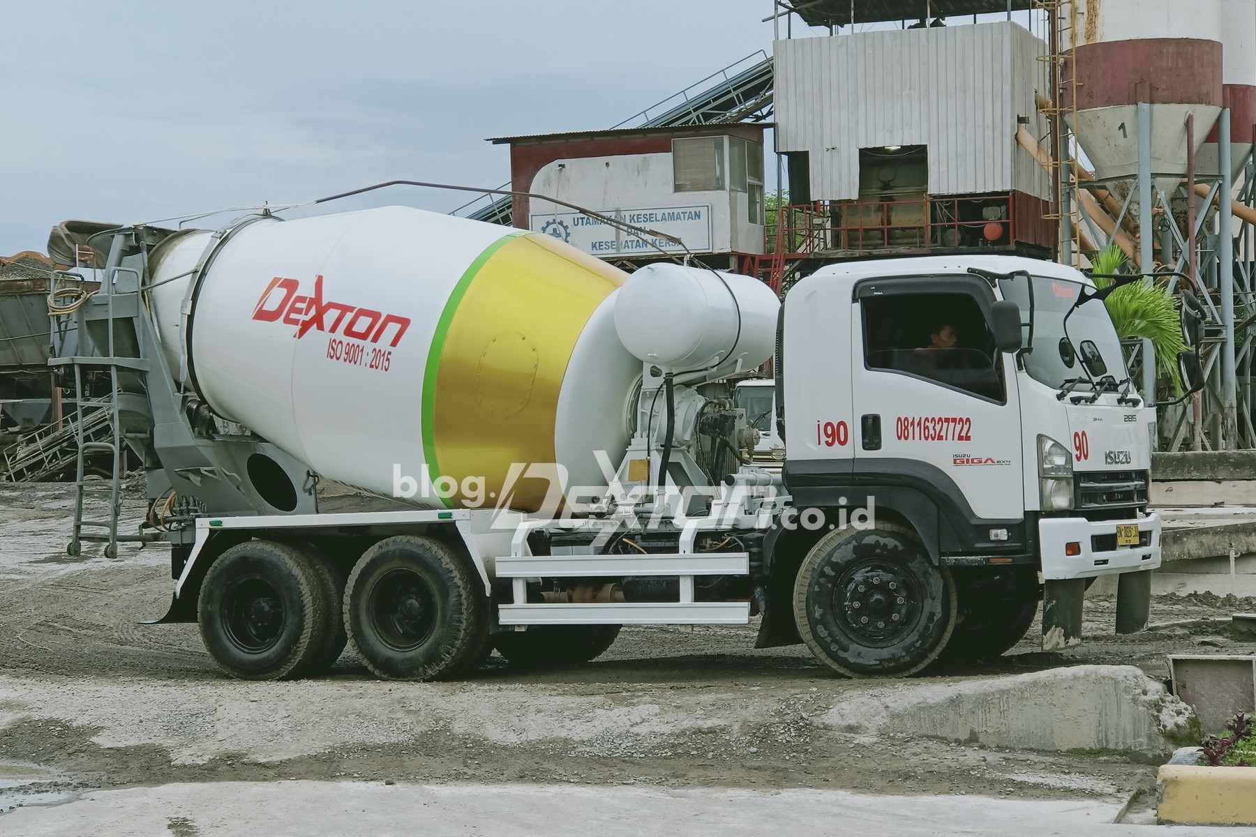 Truk Mixer Dexton Truk Pengaduk Beton